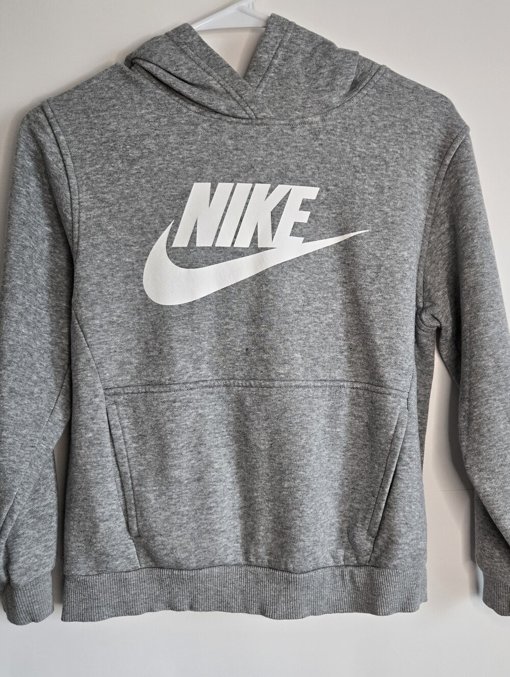 Nike Kids' M Pullover Hoodie , Dark Grey Heather w/ White Swoosh Fleece